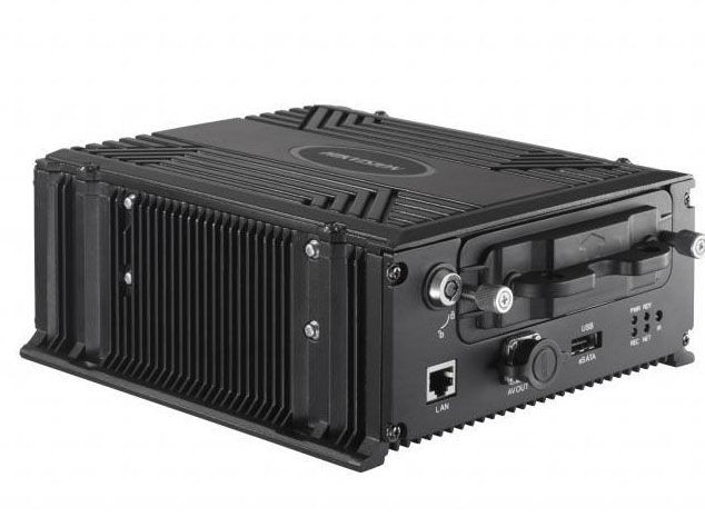 Hikvision DS-M7508HNI 8-ми канальный IP-видеорегистратор с GPS модулем